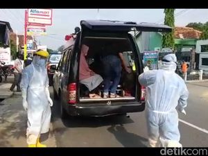Meresahkan Tetangga, 7 Warga Brebes Positif Corona Dievakuasi ke RS