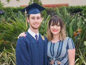 Potret Wanita yang Oplas Ratusan Juta, Awet Muda Sampai Dikira Adik Anaknya