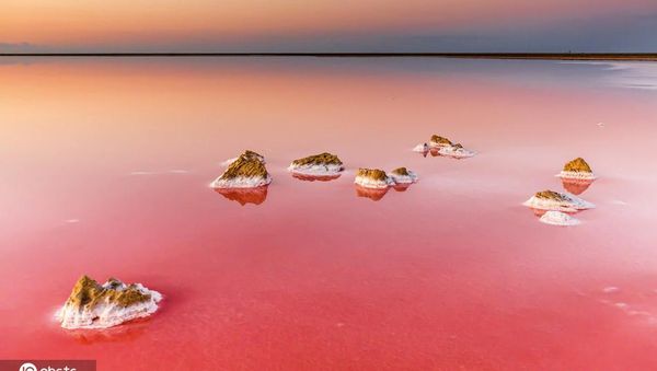 Potret Keindahan Danau Unik di Dunia yang Menyihir Mata