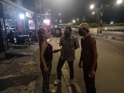 Heboh Perempuan Mabuk Tiduran di Jalanan di Selatan Jakarta