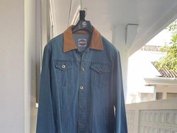 Siapa Mau? Ridwan Kamil Lelang Jaket Denim Ala Dilan dan Sepatu Nanti Malam