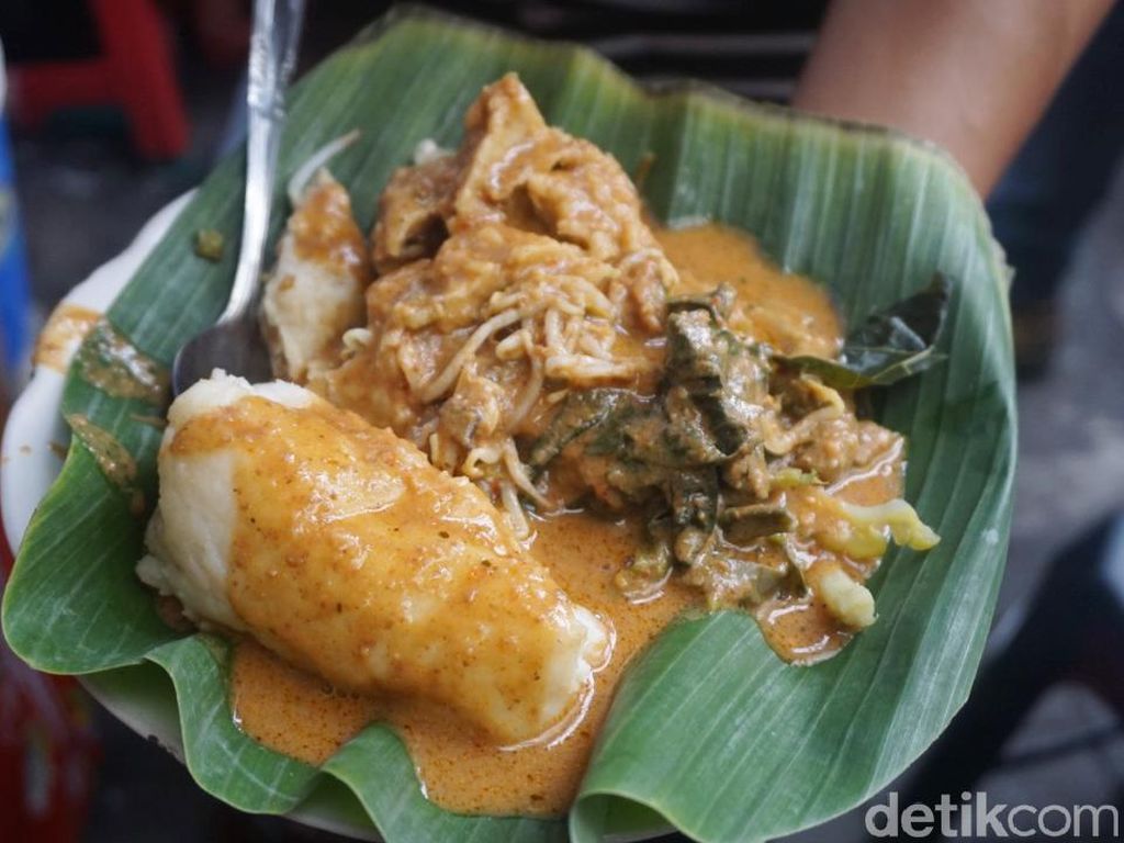 Mantap! Jajan Pecel Plus Aneka Gorengan dan Sate Enak di Pasar Baru Mantap! Jajan Pecel Plus Aneka Gorengan dan Sate Enak di Pasar Baru