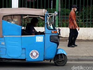Para Sopir di Stasiun Gambir Alami Penurunan Penghasilan