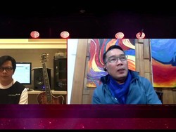 Ridwan Kamil Pamer Jaket Ala Dilan dan Sepatu yang Dilelang Saat Ini