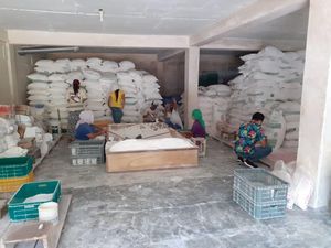 Gerebek Gudang Tepung Oplosan di NTB, Polisi Sita 6 Ton Terigu