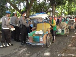 Puluhan Pengayuh Becak di Polman Dapat Bantuan Sembako dari Polisi