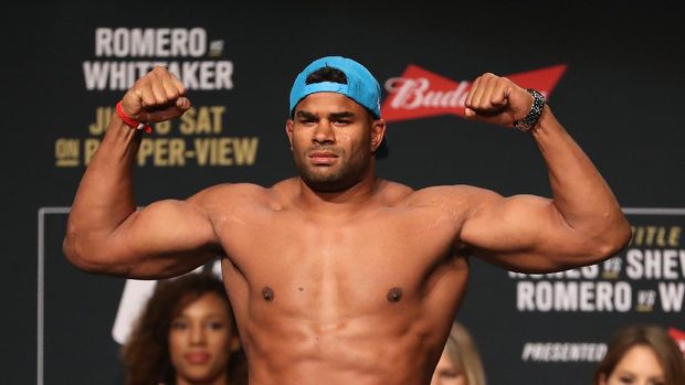 LAS VEGAS, NV - JULY 07: Alistair Overeem of the Netherlands poses on the scale during the UFC weigh-in at the Park Theater on July 7, 2017 in Las Vegas, Nevada.   Christian Petersen/Getty Images/AFP