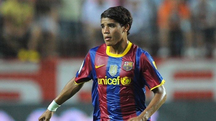 SEVILLE, SPAIN - AUGUST 14:  Jonathan Dos Santos of Barcelona in action during the Supercopa, first leg, match between Sevilla and Barcelona at the Sanchez Pizjuan stadium  on August 14, 2010 in Seville, Spain.  (Photo by Denis Doyle/Getty Images)