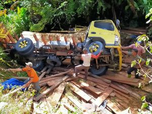 2 Pelaku Pembalakan Liar di Aceh Ditangkap Usai Truk Alami Kecelakaan