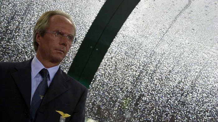 17 Oct 2000:  Lazio manager Sven-Goran Eriksson watches as his team go one-nil up during the match between Lazio and Arsenal in the UEFA Champions League Group B at the Olympic Stadium, Rome, Italy. Mandatory Credit: Clive Brunskill/ALLSPORT