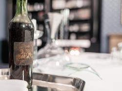 Minuman Cognac  258 Tahun Ini Dilelang Dengan Harga Fantastis