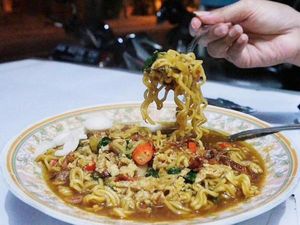 5 Warmindo Ini Punya Mie Nyemek yang Gurih Nampol