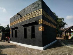 Melihat Masjid Berbentuk Kabah di Kampung Warna-warni Magelang