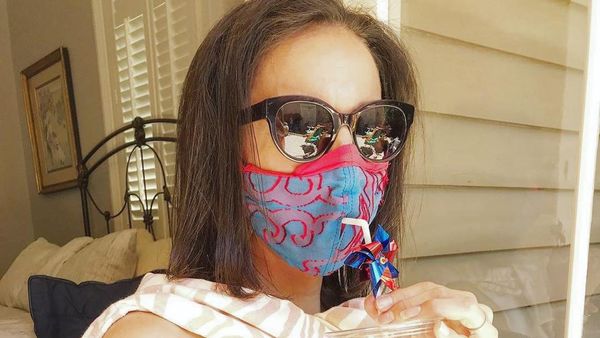 Unik, Masker Cegah Corona Ini Punya Lubang untuk Sedotan