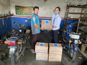 Astra Life Salurkan Sembako