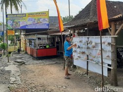 Indahnya Berbagi, Ambil Beras-Pisang di Warung Gantung Ini Gratis