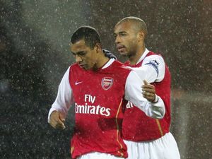 Gilberto Silva Berandai-andai Ronaldinho-Henry Duet di Arsenal