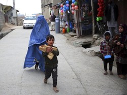 Taliban Kembali Berkuasa, Wanita Afghanistan Ketakutan Serbu Toko Burqa