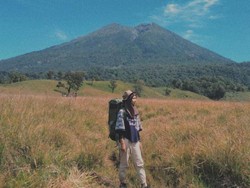 Pesona Bukit Savana Propok di Lereng Gunung Rinjani