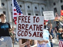 Ratusan Warga AS Gelar Aksi Demo Memprotes Lockdown di Pennsylvania