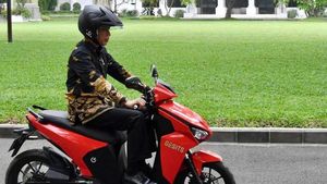 Motor Listrik Gesits Jokowi Dilelang untuk Seniman Terdampak Corona