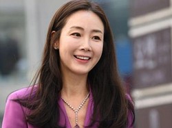 Aktris Choi Ji Woo Melahirkan Anak Pertama di Usia 45 Tahun