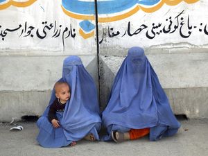 Sucuil Kisah Perempuan Berburqa Melewati Ramadan dan Corona