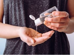 Jangan Coba-coba, Ini Bahaya Buat Hand Sanitizer Sendiri