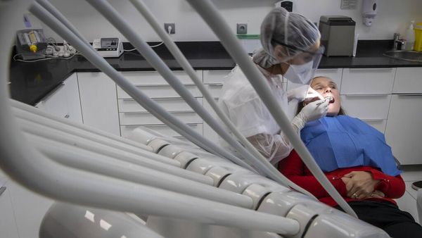 Dokter Gigi di Prancis Buka Praktik Lagi