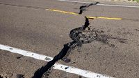 Jalan Retak Akibat Gempa M 6,5 di Nevada