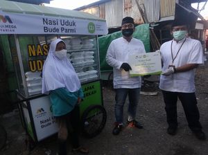Bank Mega Syariah Bagikan 100.000 Makanan