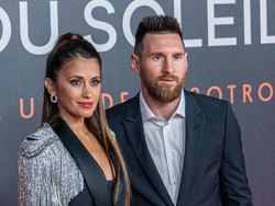 Messi Cium Mesra Istri, Kok Ada yang Sebut-sebut Ronaldo?