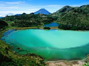 Misteri Telaga Warna dan Mitos Dieng yang Masih Dipercaya Misteri Telaga Warna dan Mitos Dieng yang Masih Dipercaya