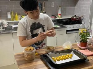 Keluarga di Korea Ini Bagikan Momen Seru Bikin Nastar Lebaran Keluarga di Korea Ini Bagikan Momen Seru Bikin Nastar Lebaran