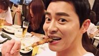 Main di Hospital Playlist, Ini Momen Seru Jo Jung Suk Saat Kulineran