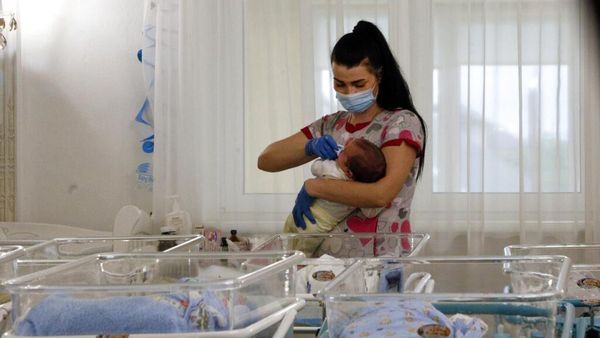 Kasihan, Bayi-bayi Ini Terpisah dari Orangtuanya Gara-gara Corona