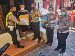 Tangis Haru Korban Kecelakaan Saat Dapat Bantuan di Tengah Pandemi