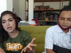 Juragan Tas Bagi Nasi Bungkus Isi Uang Rp 1 Juta: Sedekah Kunci Sukses Bisnis