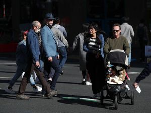 Lockdown Dicabut, Warga Selandia Baru Serbu Mal dan Resto