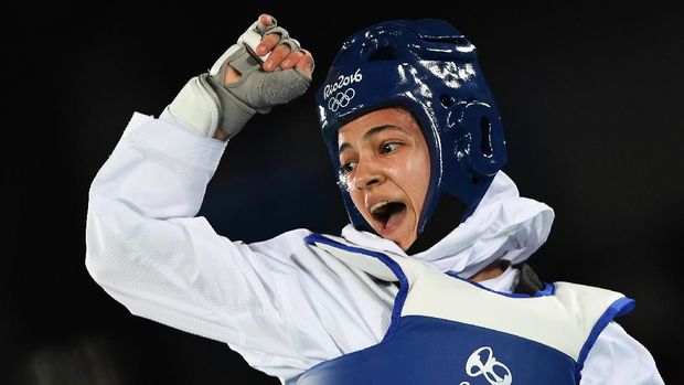Egypt's Hedaya Wahba celebrates after winning against Belgium's Raheleh Asemani in their womens taekwondo bronze medal bout in the -57kg category as part of the Rio 2016 Olympic Games, on August 18, 2016, at the Carioca Arena 3, in Rio de Janeiro. (Photo by Kirill KUDRYAVTSEV / AFP)