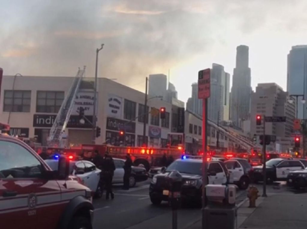 11 Petugas Pemadam Terluka dalam Ledakan di Los Angeles