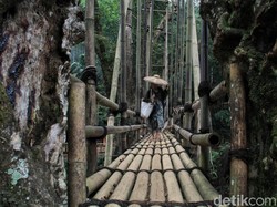 Suku Baduy Menikmati Suasana Orang Luar Tidak Bisa Masuk Saat Pandemi