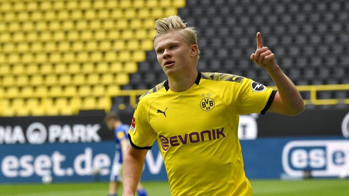 Dortmunds Erling Haaland celebrates after scoring the opening goal during the German Bundesliga soccer match between Borussia Dortmund and Schalke 04 in Dortmund, Germany, Saturday, May 16, 2020. The German Bundesliga becomes the worlds first major soccer league to resume after a two-month suspension because of the coronavirus pandemic. (AP Photo/Martin Meissner, Pool)