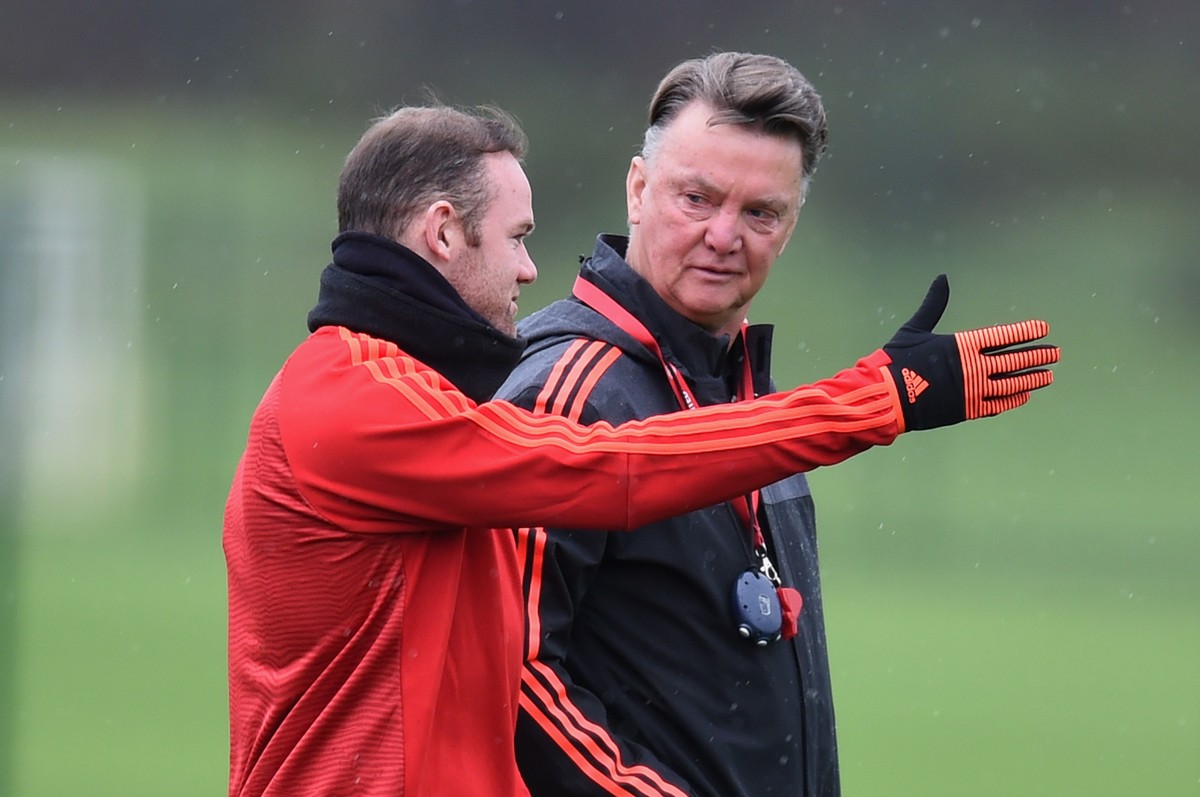 Terima Kasih dari Wayne Rooney ke Louis van Gaal (Getty Images)