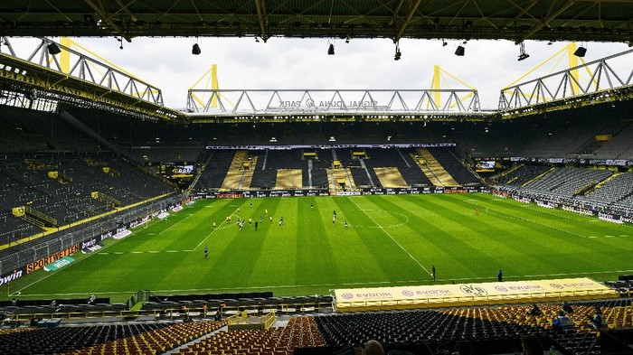 DORTMUND, GERMANY - MAY 16: A general view inside the stadium during the Bundesliga match between Borussia Dortmund and FC Schalke 04 at Signal Iduna Park on May 16, 2020 in Dortmund, Germany. The Bundesliga and Second Bundesliga is the first professional league to resume the season after the nationwide lockdown due to the ongoing Coronavirus (COVID-19) pandemic. All matches until the end of the season will be played behind closed doors. (Photo by Heinz Buese/Pool via Getty Images)