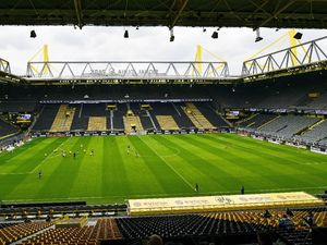 Ketika Dortmund Rayakan Kemenangan ke Arah Tribune Kosong