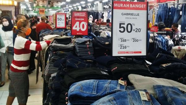 Sepekan Jelang Lebaran, Warga Mulai Berburu Diskonan