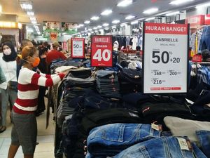 Sepekan Jelang Lebaran, Warga Mulai Berburu Diskonan