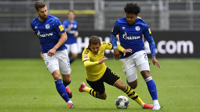Big Match Revierderby antara Borussia Dortmund melawan Schalke 04 menjadi pembuka Bundesliga usai ditangguhkan selama dua bulan.
