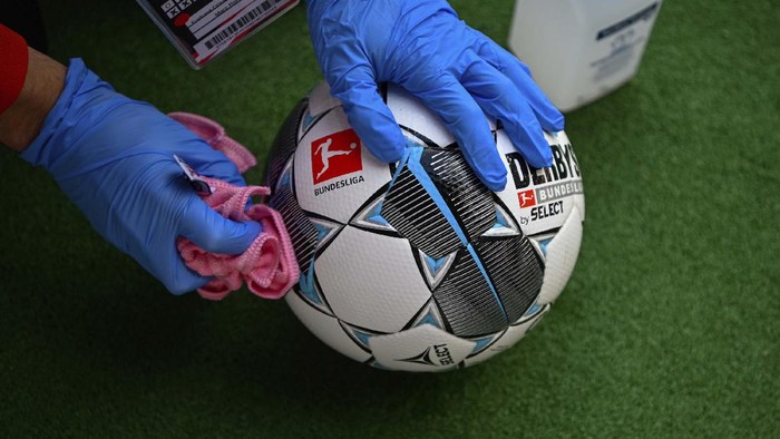 Yang Beda saat Bundesliga Digelar di Tengah Corona

Bundesliga telah menggelar pertandingan di tengah pandemi Corona. Ada momen-momen berbeda jika dibandingan pertandingan normal pada umumnya. Ini di antaranya.